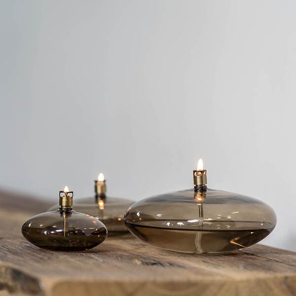 Set van drie Peri Living Disc olielampen in champagnekleurig glas – elegante tafeldecoratie met zachte vlam