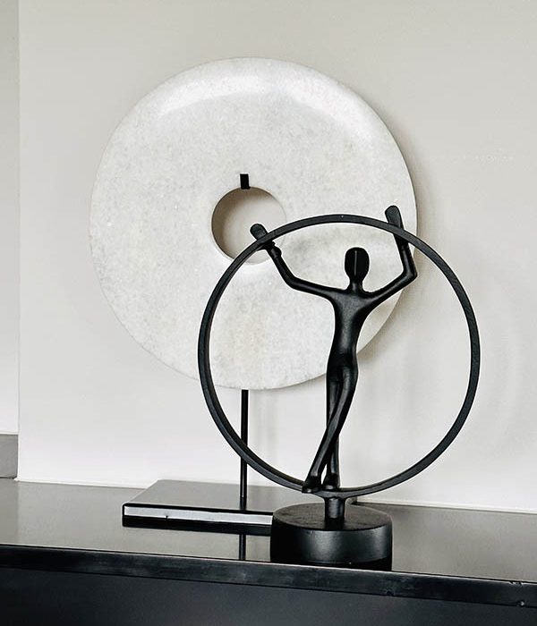 Homebound by KY Beeld Cirkel Anne zwart – styling op schouw