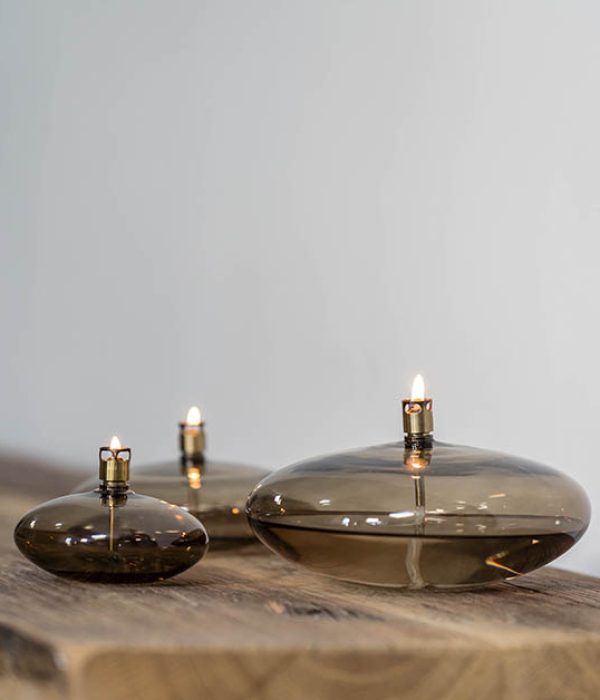 Set van drie Peri Living Disc olielampen in champagnekleurig glas – elegante tafeldecoratie met zachte vlam