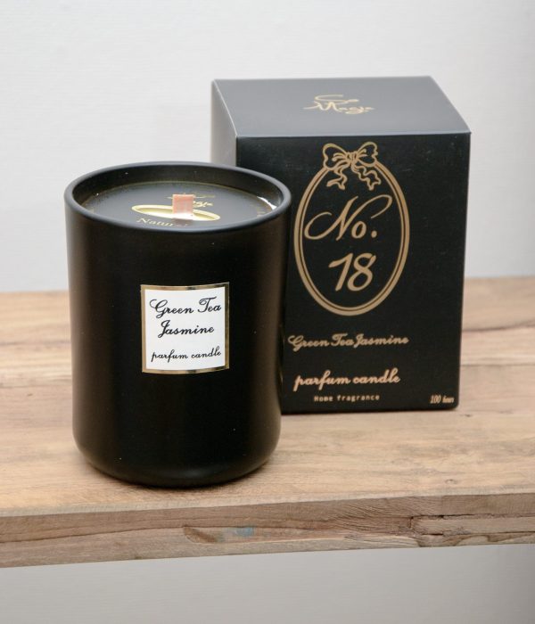 Wittkemper Living geurkaars Green Tea Jasmine – witte kaars in zwarte pot met houten lont en luxe verpakking