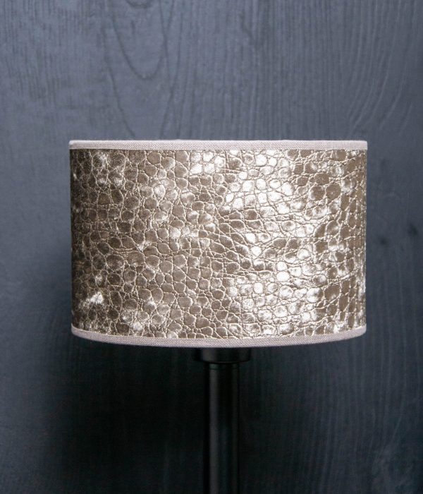Lampenkap-Cocco-cilinder-20cm.-Beige-Croco-Velvet-2-scaled-1.jpg