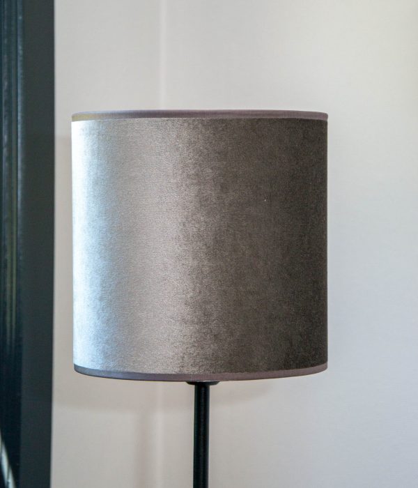 Lampenkap-cilinder-koker-taupe-velvet-20-cm.-3-scaled-1.jpg