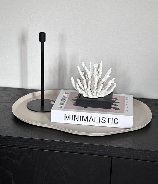 Homebound by KY Dienblad Sand – metalen dienblad organische vorm zandkleurig 55x38 cm met decoratie