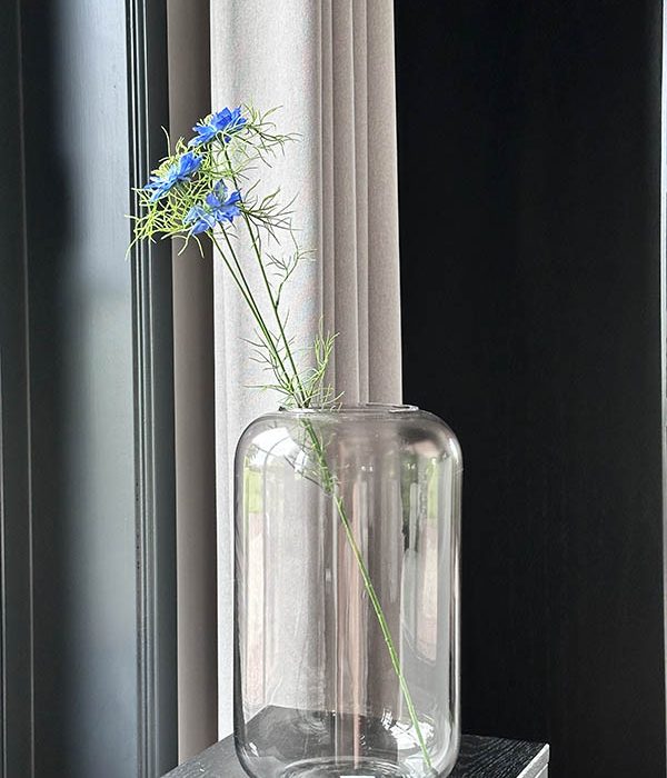 Colours & Green Zijden Nigella Flower – blauwe kunstbloem van 62 cm in vaas, elegante interieurdecoratie.