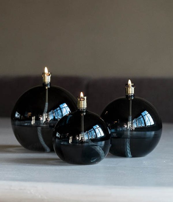 Set van drie ronde Peri Living olielampen in gerookt glas – modern en sfeervol design met messing fitting