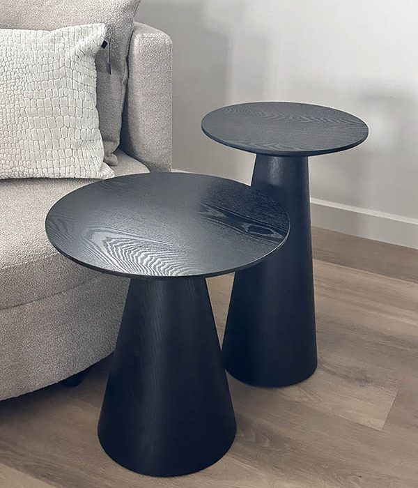 Set bijzettafels Cozy, zwart, mdf, bijzettafels met zwarte houtlook, rond blad, kegelvormige poot, 2