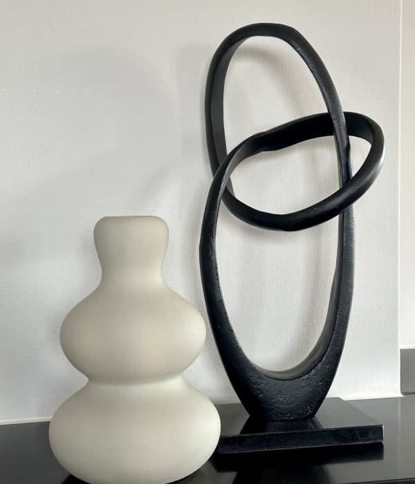 eramieken vaas Ivory M van Kersten, gestyled als moderne eyecatcher