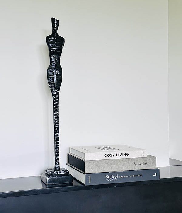 Colmore Sculptuur Fiera – zwart aluminium beeld van 66 cm, modern design