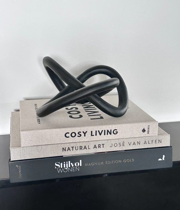 olulu Opbergboek Cosy Living (S) – beige/taupe linnen opbergboek op schouw met zwart Hope ornament van Lifestyle Home Collection