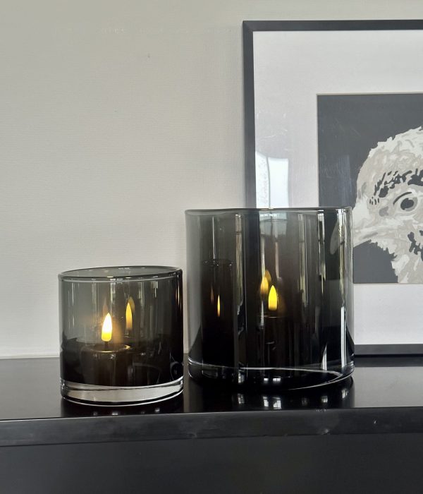 Zwarte LED waxinelichtjes van Deluxe Homeart – set van 2 met real flame effect