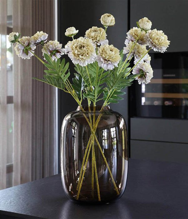 Vase The World Vaas Artic S – bruine glazen vaas taupe met bloemen