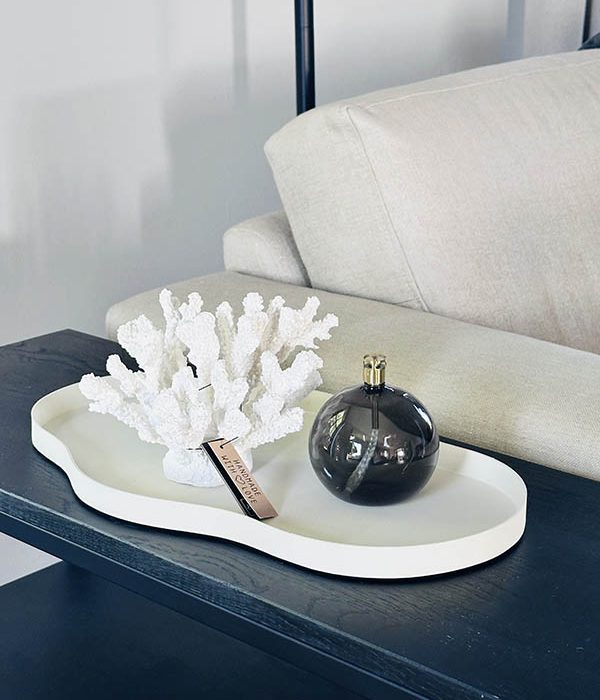 Vase The World Bauru dienblad ivory – handgemaakt organisch dienblad met decoratie in interieur