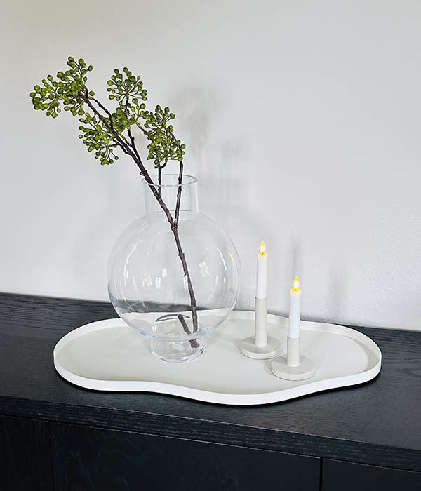 Vase The World dienblad Bauru M – groot beige/ivory plateau 66 × 37,5 cm met decoratie