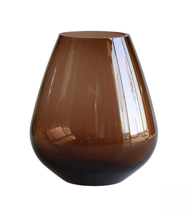 Vase The World Tasman M vaas en windlicht van donker taupe glas met een afgeronde onderkant en smallere opening