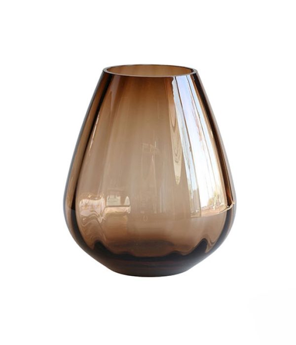 Vase The World Tasman S Ribbed vaas van donker taupe glas met een bolle onderkant en smallere opening