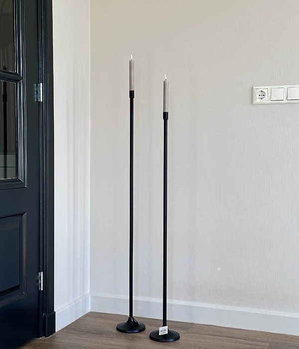 Branded By Taru Kandelaar Set met LED kaarsen, gestyled voor een muur in sfeervol interieur